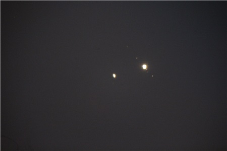 2020년 12월 21일 - 목성과 토성 02 - 노출 시간을 많이 줘서 목성의 위성까지 볼 수 있다 ].jpg