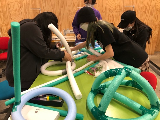 거북이 등껍질 의상 제작 모습.jpg