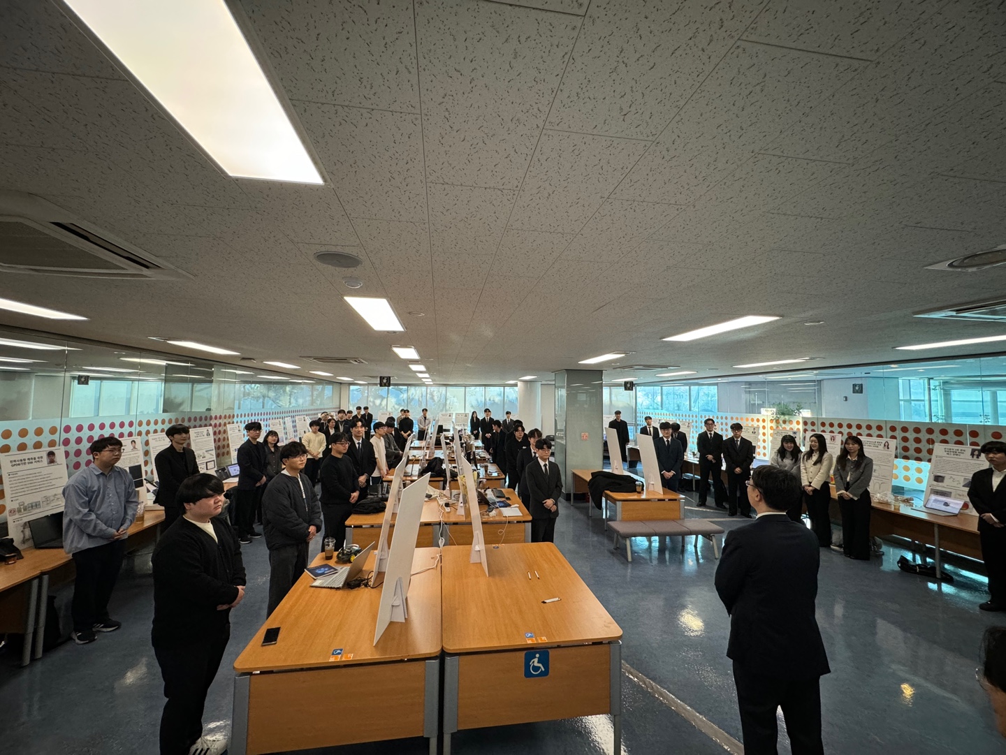 서경대학교 이공대학 전자공학과 ‘학술정보관 북큐레이션 + 전자공학과 작품전시회’ 개최(4).jpg