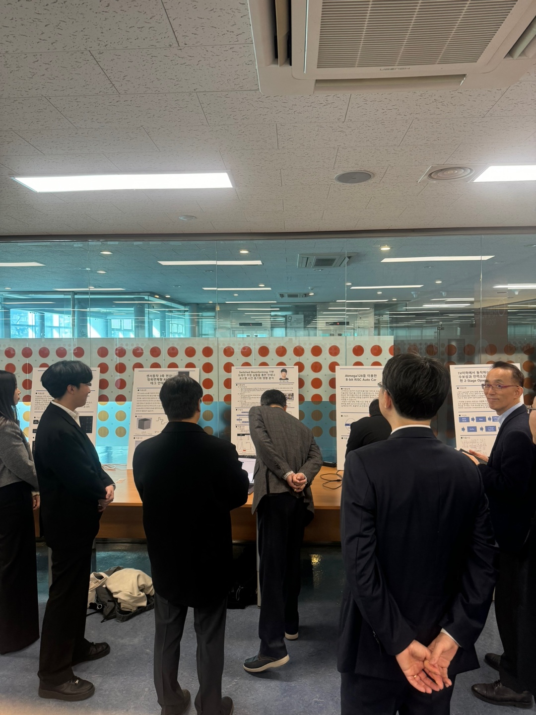 서경대학교 이공대학 전자공학과 ‘학술정보관 북큐레이션 + 전자공학과 작품전시회’ 개최(6).jpg
