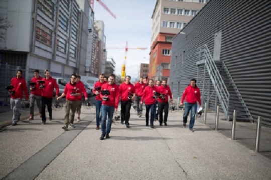 플라이어빌리티가 자사 드론을 소개하는 사진 ].jpg