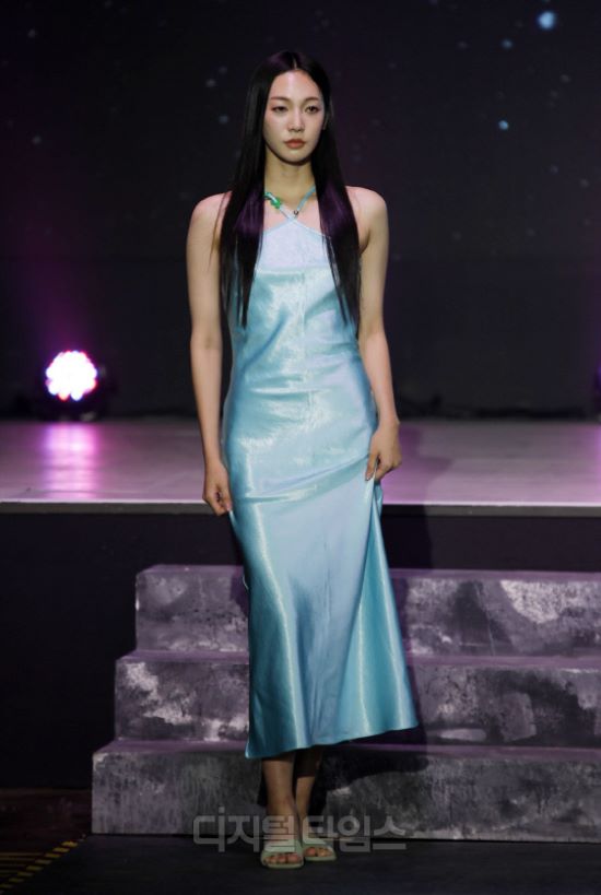 알크미-서경대 패션쇼, 매력적 디자인 넘쳐나는 무대(4).jpg