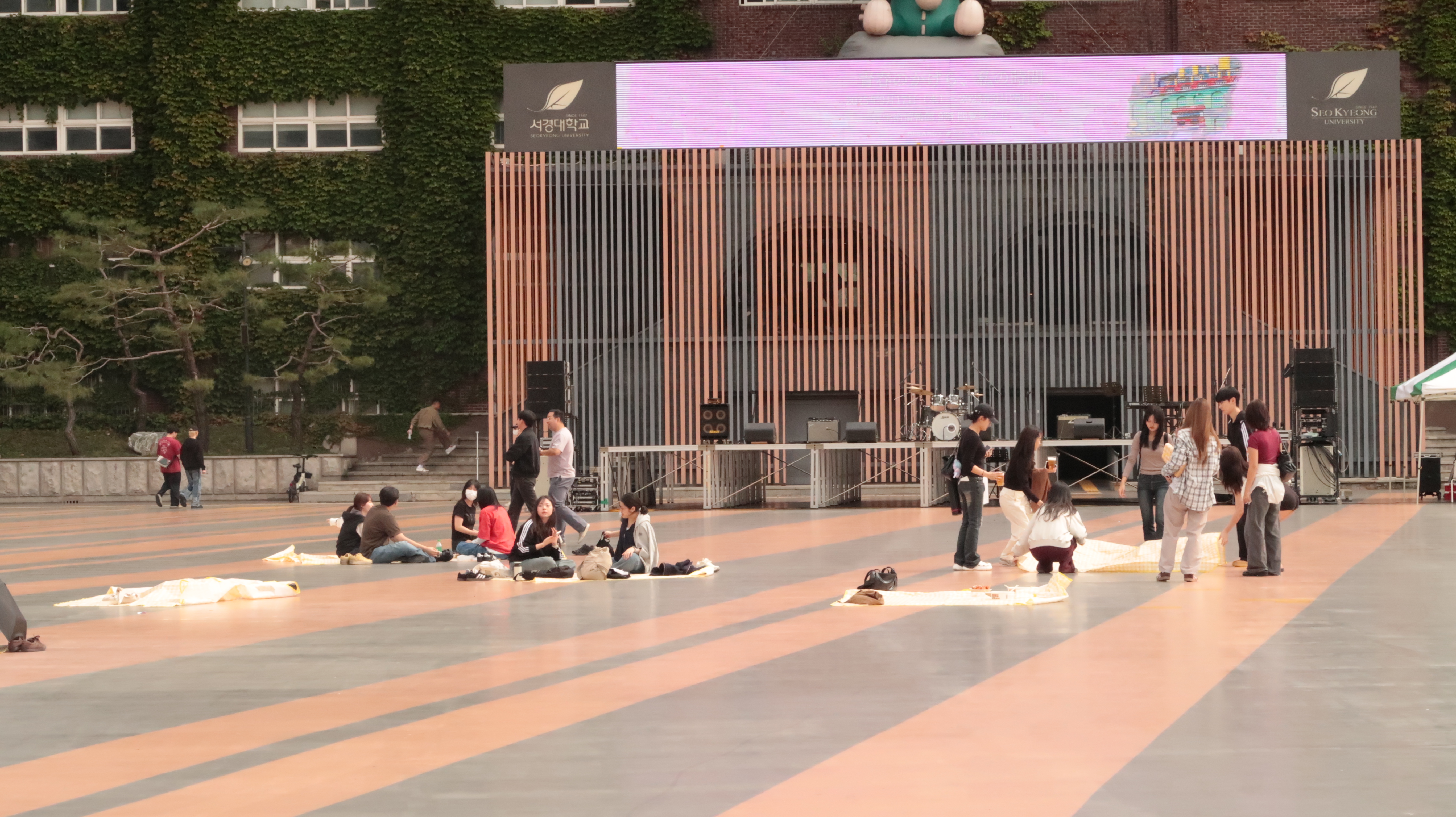 2025 서경대학교 청야체전 개막제, ‘花樣年華 화양연화’ 주제로 성황리에 열려 (11).jpg