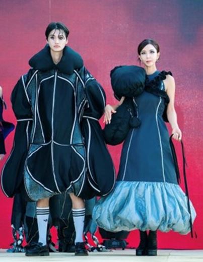 서경대학교 공연예술학부 무대패션전공 ‘team MUSH(2학년 이도영·하서윤)’   ‘2024 제로플솔버톤’ 패션쇼에 참가해 ‘서울시장상(우수상)’ 수상  수상작 10월 17일(목)부터 10일간 DDP서 ‘서울디자인어워드 2024’ 팝업 전시 (6).JPG