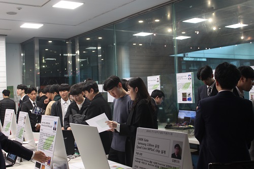 전자공학과 졸업작품전시회 (7).jpg