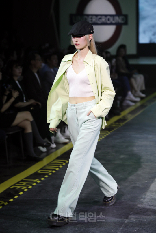 리이-서경대 패션쇼, 고급+트렌드 공존하는 무대(5).jpg