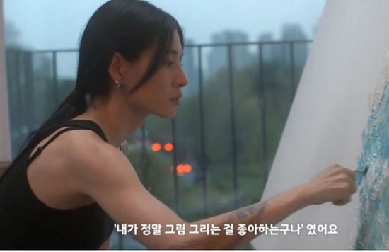 티빙 다큐멘터리에서 공개된 모니카 그림 실력(2).jpg