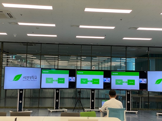 '2021년 학생 주도 혁신 7개 대학 공유 포럼' 주제 발표 장면(2).jpg