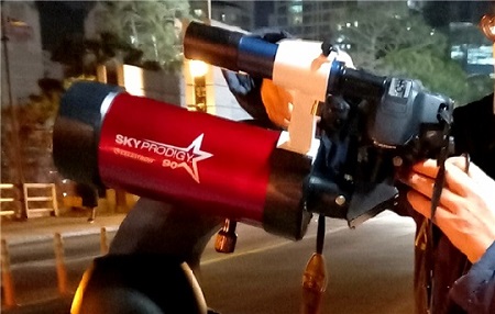 2020년 12월 21일 - 휴대전화기로 촬영중인 모습.jpg