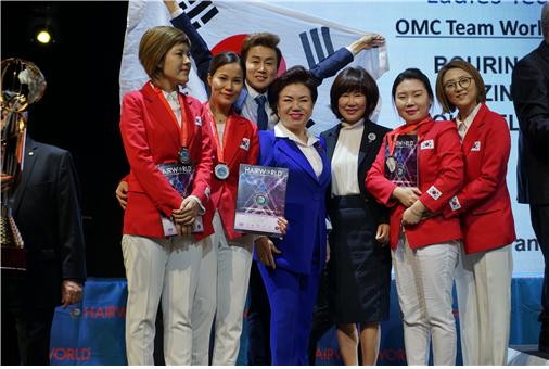 OMC HAIR WORLD 5.jpg