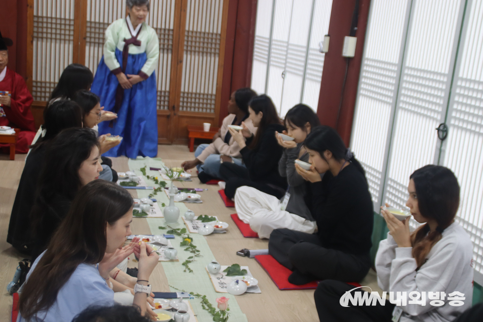 [특별기획] 차(茶)와 예(禮), 여유와 평화, 영월향교에 담겼다(3).jpg