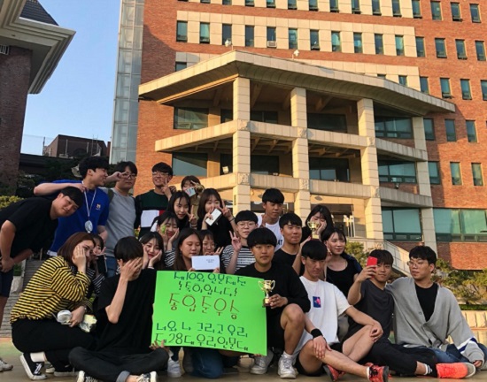 18년도 인문체전에서 준우승 한 문화콘텐츠학과 단체사진.jpg