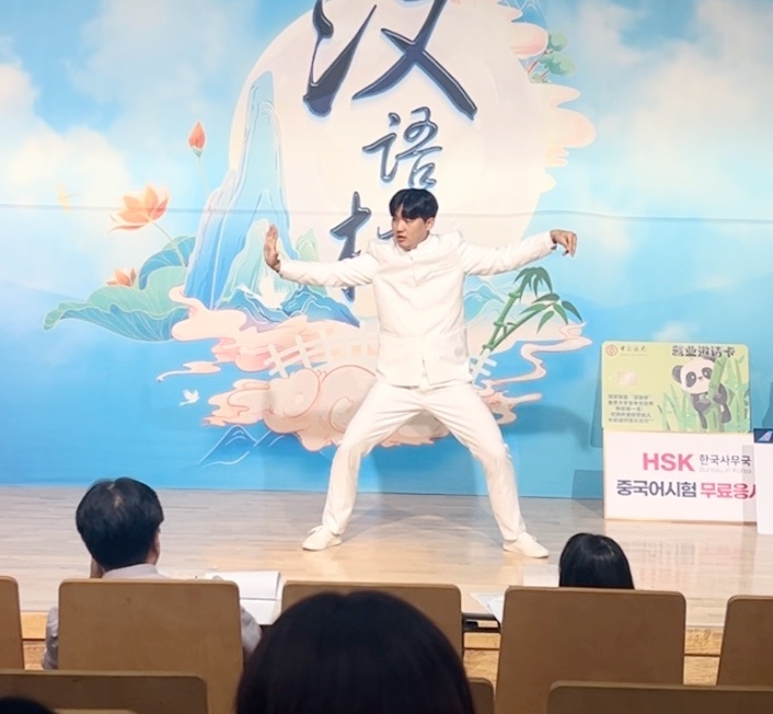 세계 중국어 말하기 대회 금상 수상 이민석학우 인터뷰(2).jpg