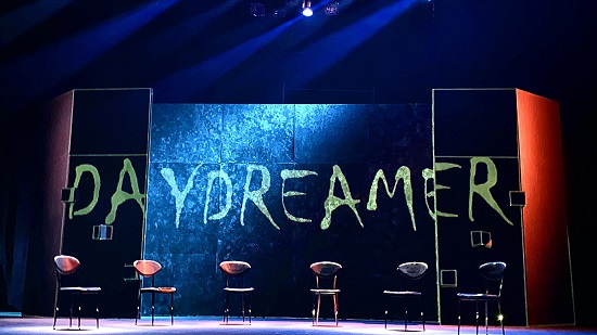 DAYDREAMER 무대.jpg