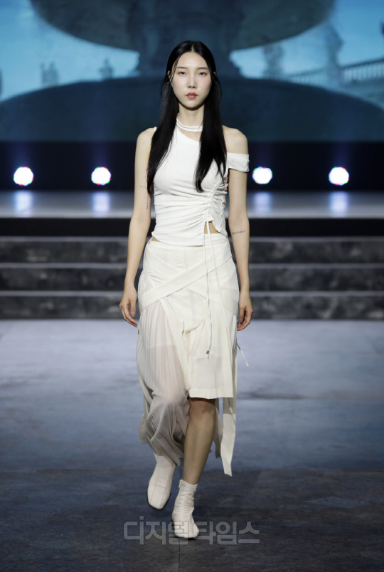 뮤제-서경대 패션쇼, 카리스마 넘치는 무대(7).jpg