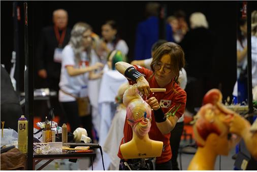 OMC HAIR WORLD 11.jpg