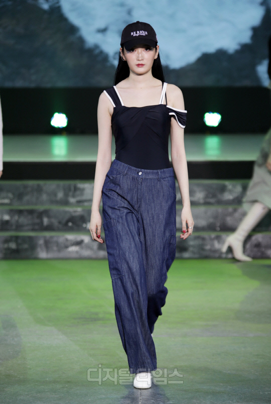 리이-서경대 패션쇼, 고급+트렌드 공존하는 무대(12).jpg