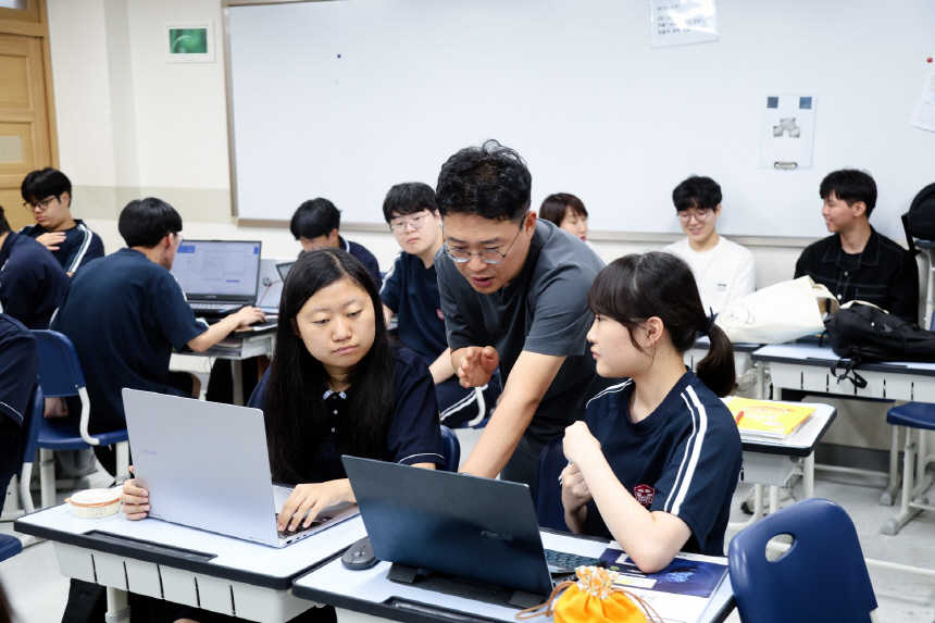 [북극항로 시대, 바다를 다시 생각하다] “‘한·중·일 바다 삼국지’ 수업, 패권 아닌 공존의 지혜 배워” (3).jpg