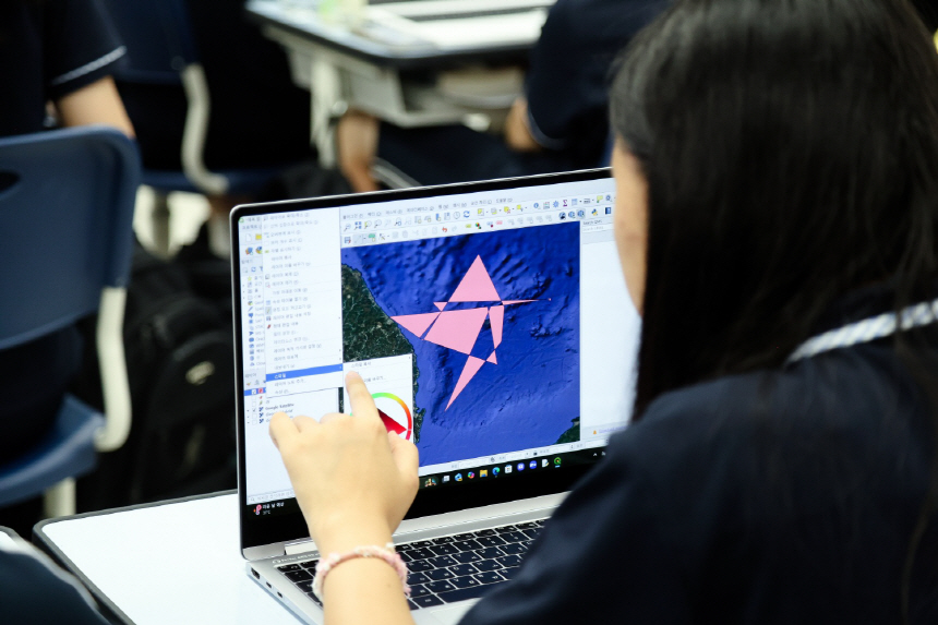 [북극항로 시대, 바다를 다시 생각하다] “‘한·중·일 바다 삼국지’ 수업, 패권 아닌 공존의 지혜 배워” (4).jpg